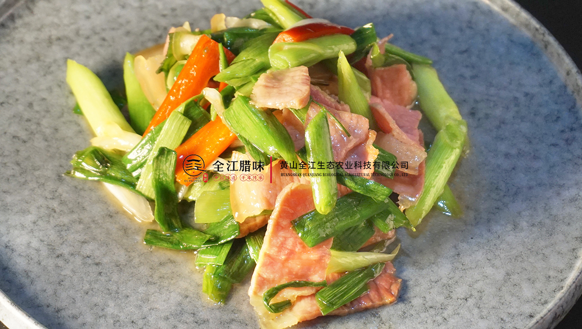 風(fēng)干咸肉炒大蒜 (2).jpg